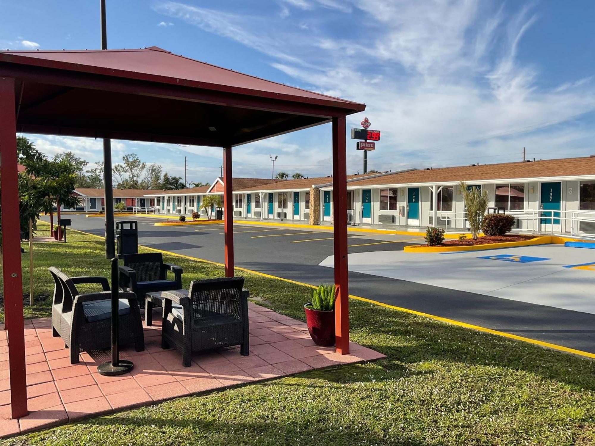 Knights Inn Punta Gorda Buitenkant foto