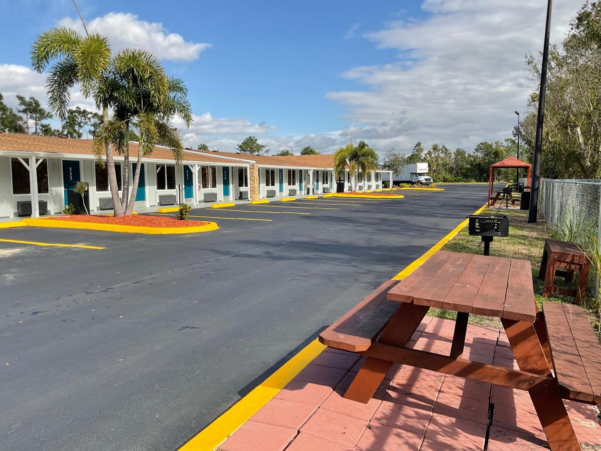 Knights Inn Punta Gorda Buitenkant foto