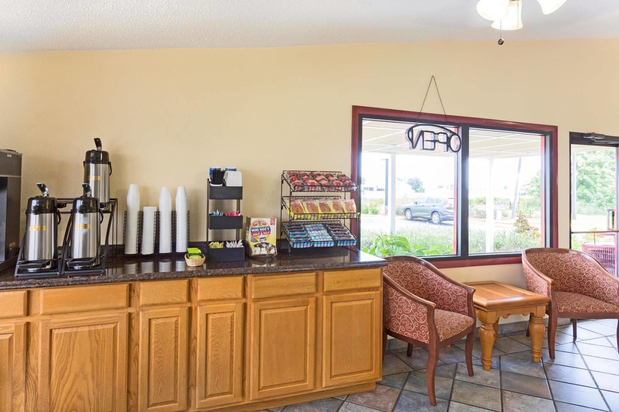Knights Inn Punta Gorda Buitenkant foto